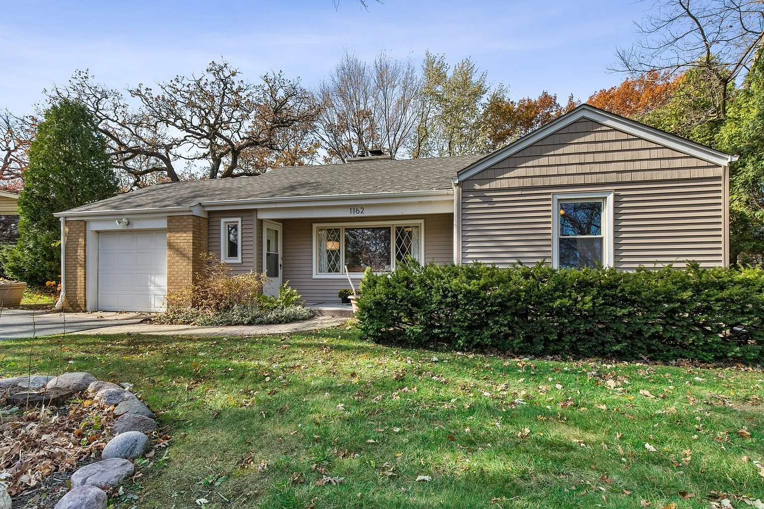 1162 Lomond Dr photo 1