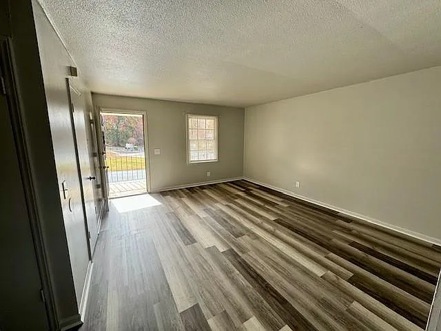925 Delmonte Dr — Photo 5