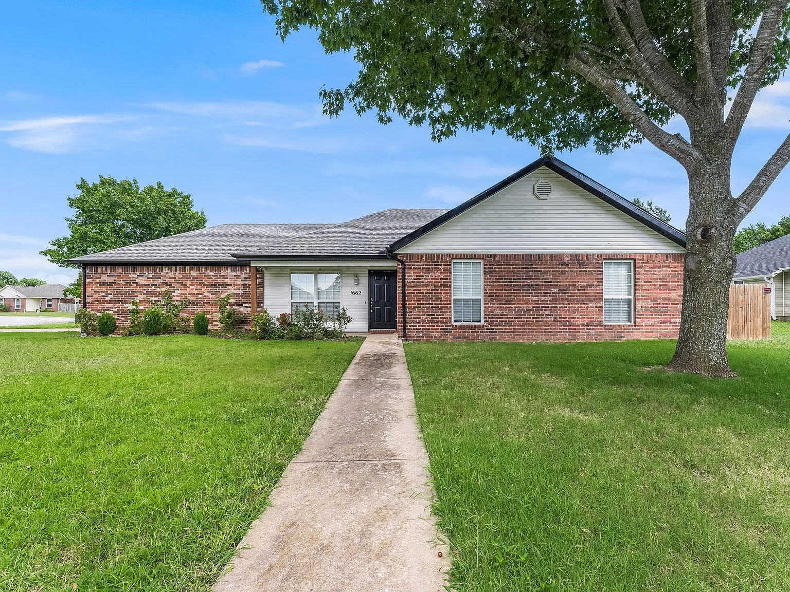 3 bed, 1342 sqft, $1,875 — Photo 1