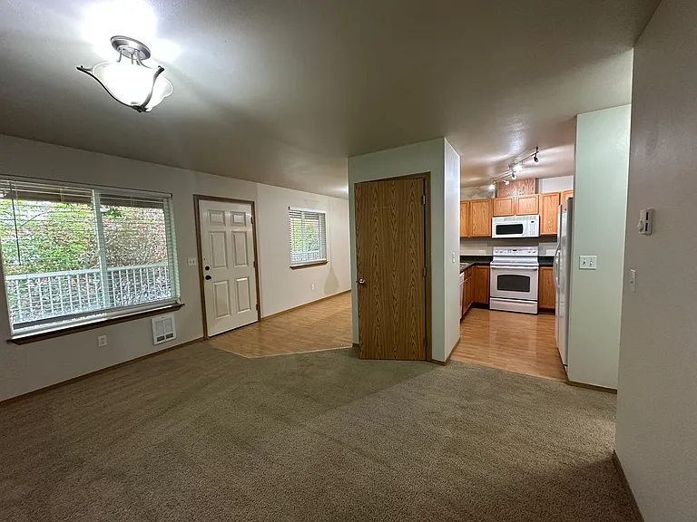 5752 Legoe Ave #202 — Photo 9