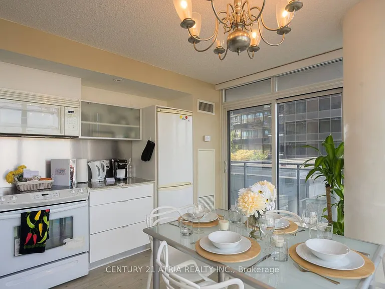 4K Spadina Ave #302 — Photo 3
