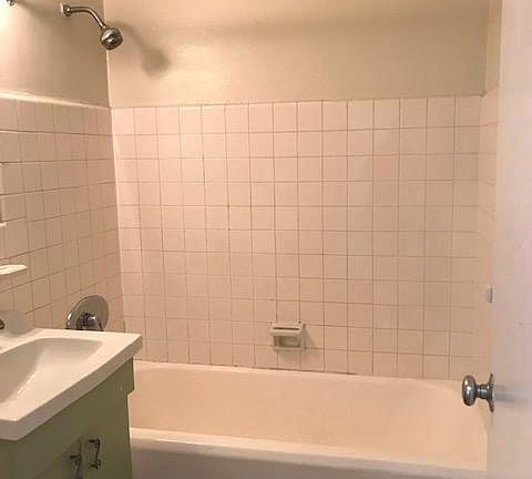 5th image of 2601 Pennsylvania Ave APT 1101
