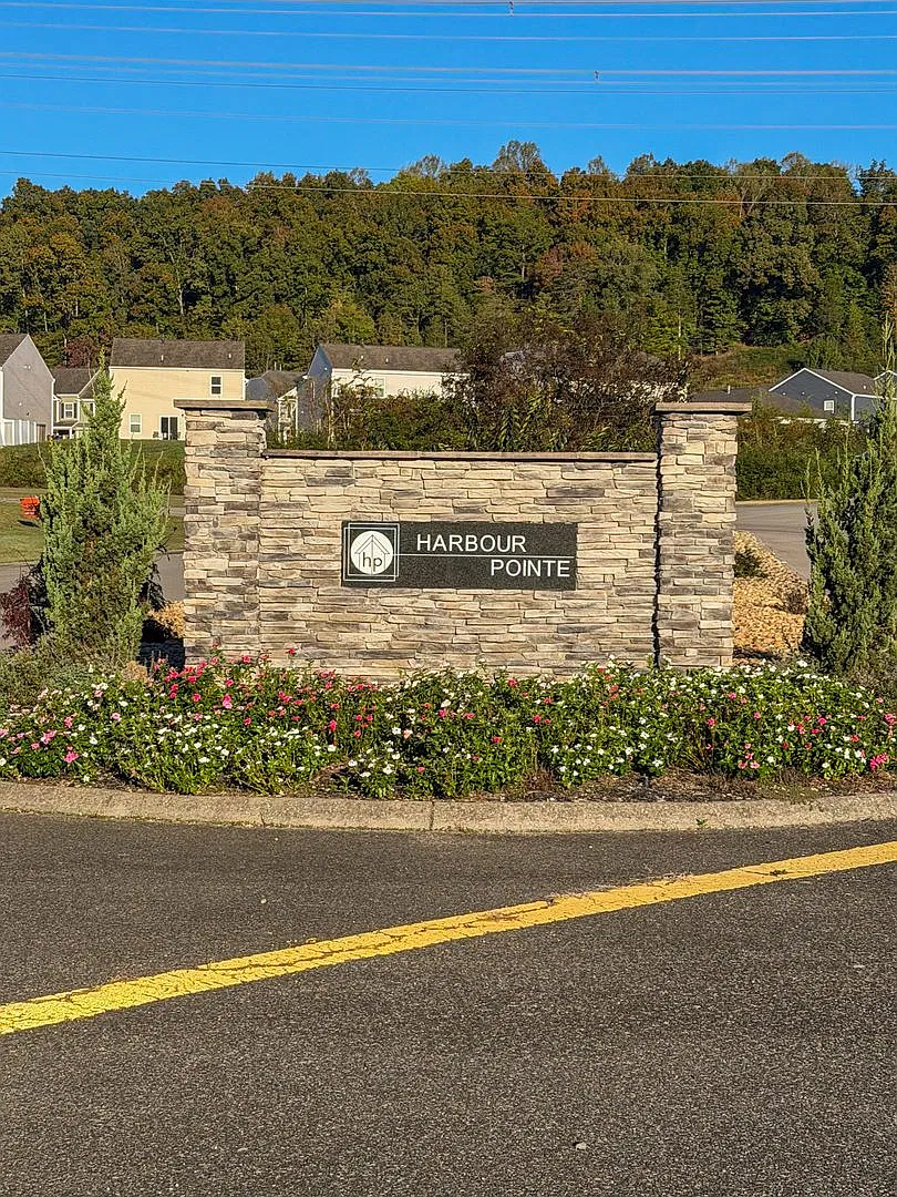 Beautiful Updated 3-Bedroom, 2.5-Bath Home for Rent in Oak Ridge! — Photo 2