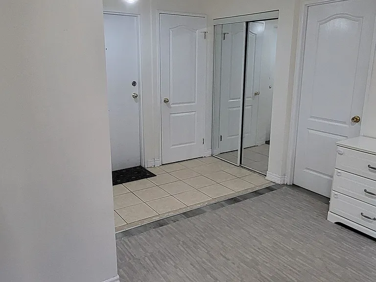 10 Stonehill Ct #107 — Photo 4