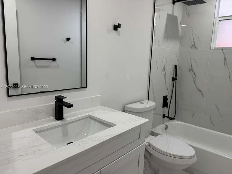 2425 SW 6th St #6 — Photo 12