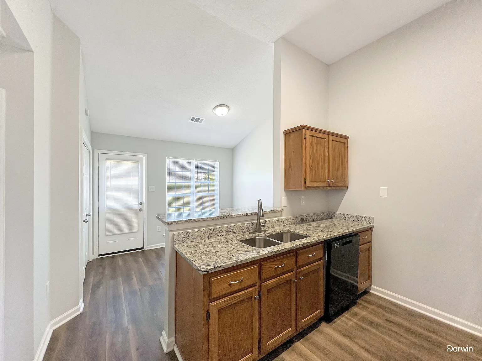 3 bed, 2.0 bath, 1114 sqft, $1,515 — Photo 2