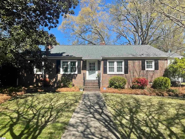 104 W Walnut St, Clinton, SC 29325