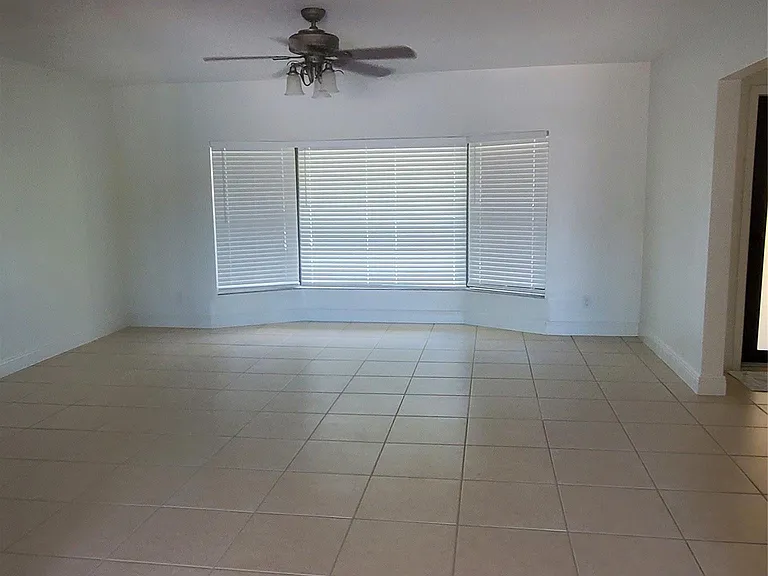 1421 NW 114th Ave — Photo 5
