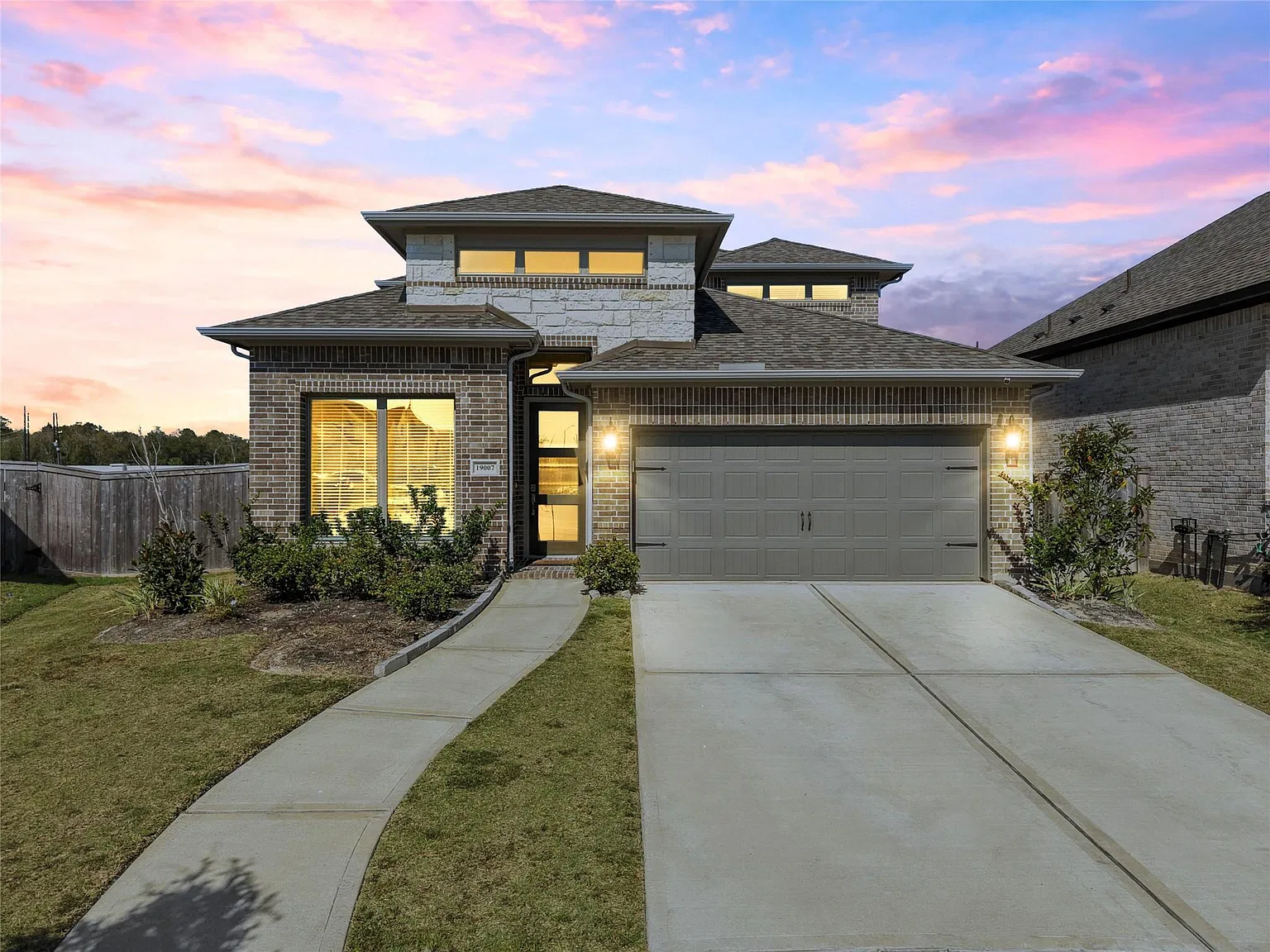 4 bed, 3.0 bath, 2354 sqft, $3,300 — Photo 1