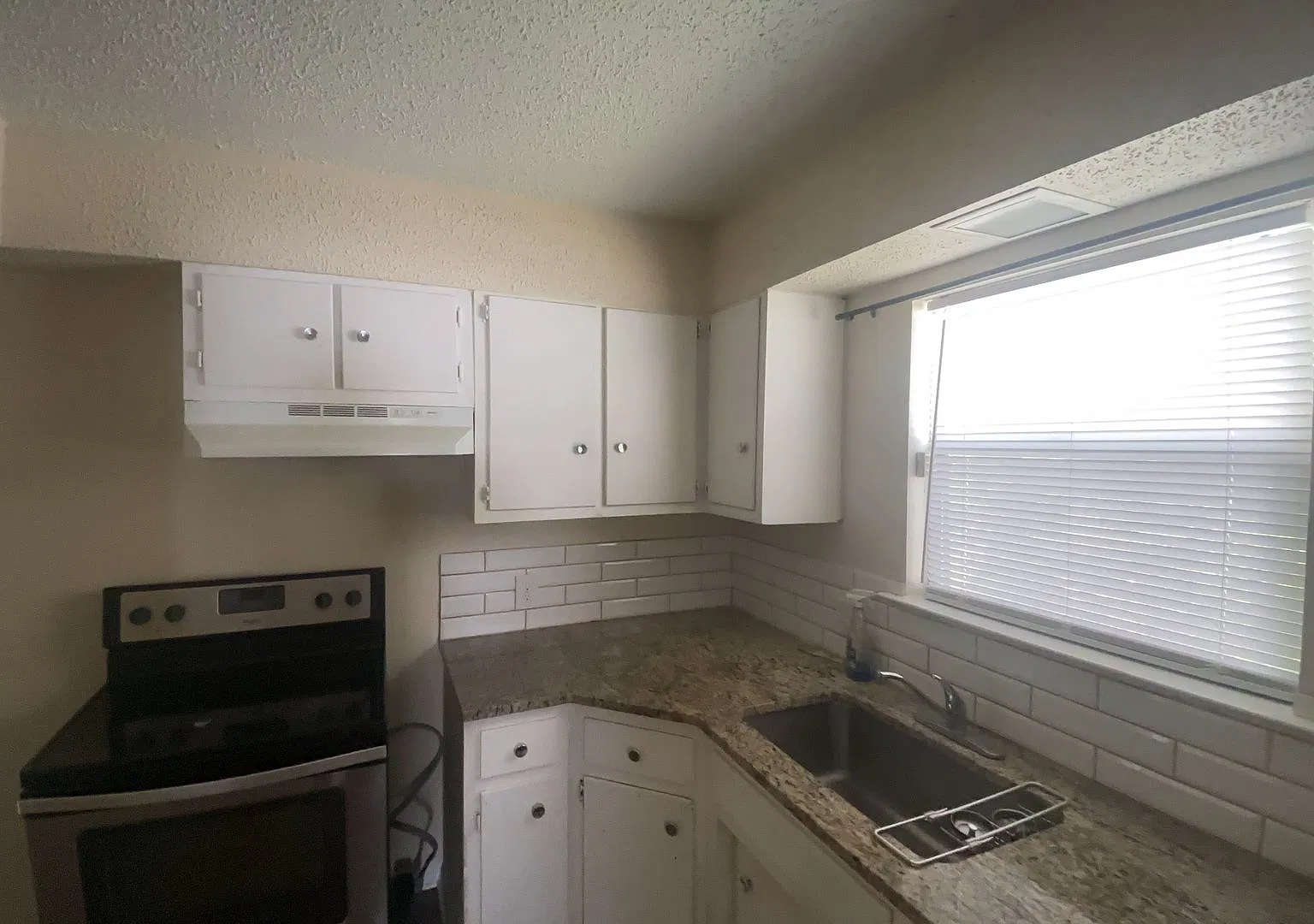 3 bed, 1058 sqft, $1,200 — Photo 2