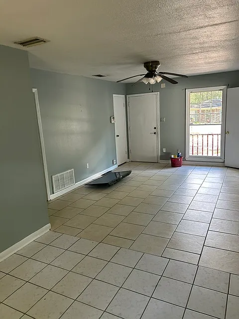 4 bed, 1300 sqft, $1,550 — Photo 3