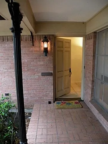 3 bed, 2.0 bath, 1688 sqft, $3,200 — Photo 2