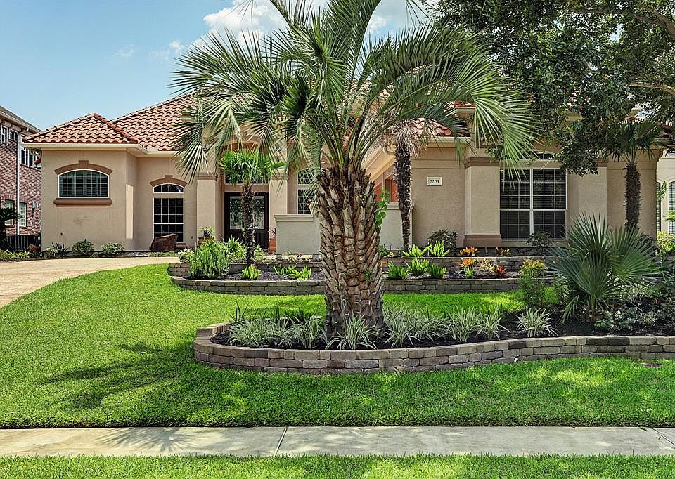 1st image of 2203 Twin Oaks Blvd