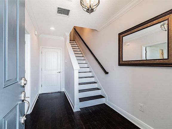 4th image of 115 N Arrawana Ave Unit 3