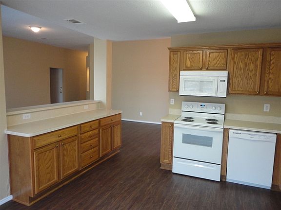 5th image of 218 Chesterfield Cir