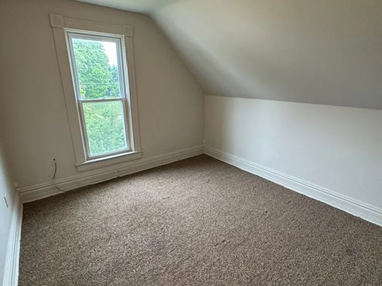 1009 E Lewis St — Photo 7