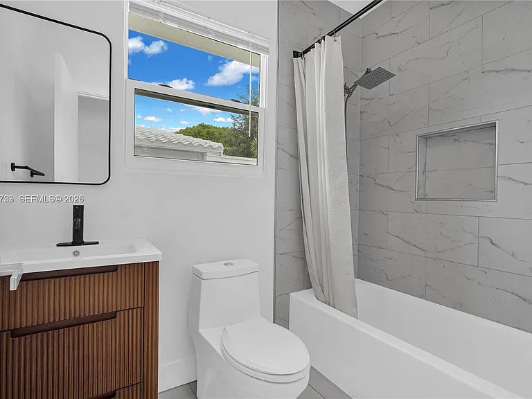 21 NE 48th St #2 — Photo 11