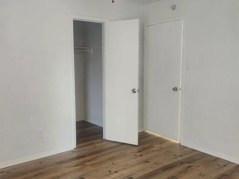 6828 Brentwood Stair Rd — Photo 8