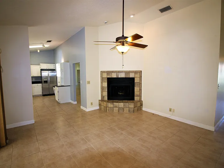 434 SW 15th Dr — Photo 7