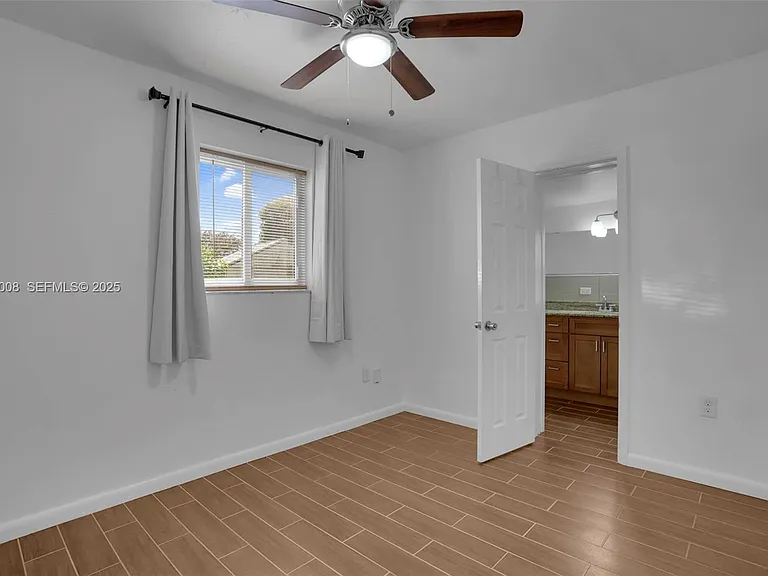 510 N 69th Ave — Photo 8