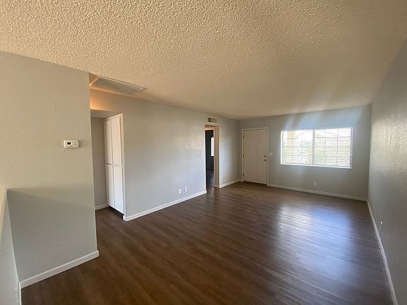 3rd image of 984 Canyon Shadows Dr