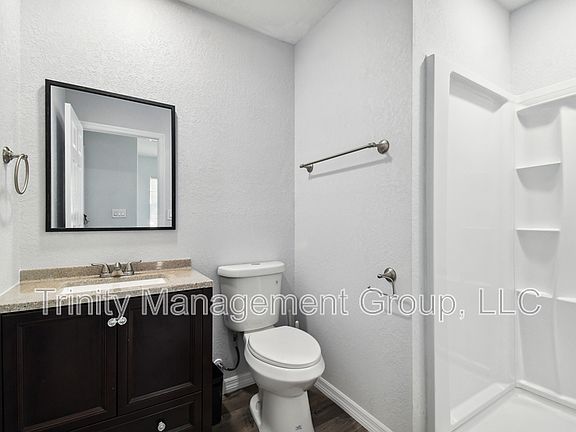 3rd image of 1051 Dogwood Dr Room 1