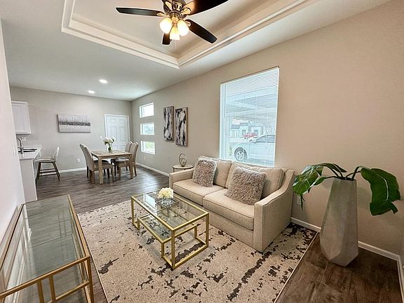 5th image of 420 E Acacia Ave #3