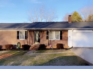 24 Willow Run Ter, Spartanburg, SC 29303