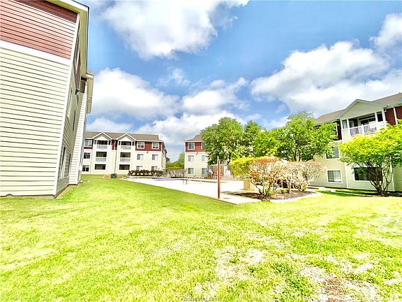 3rd image of 529 Southwest Pkwy APT 104