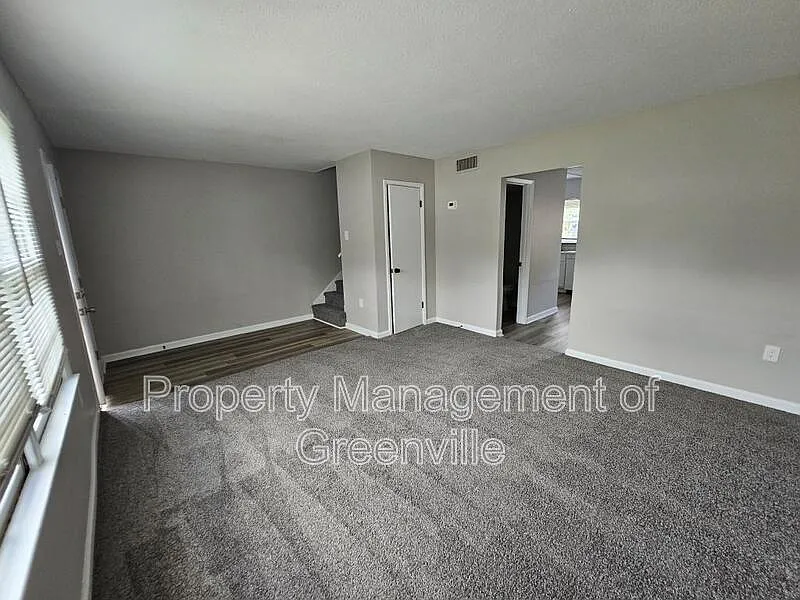 3 bed, 1.5 bath, 1340 sqft, $1,075 — Photo 2