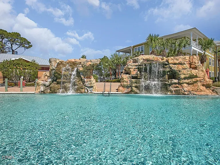 2 bed, 2.5 bath, 1325 sqft, $1,900 — Photo 3