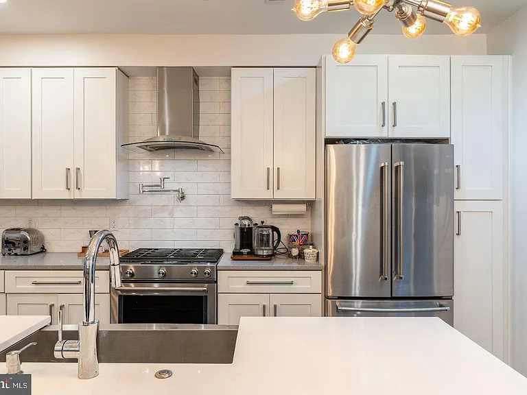 239 Lyceum Ave — Photo 14