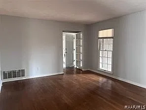 570 Chatsworth Dr — Photo 10