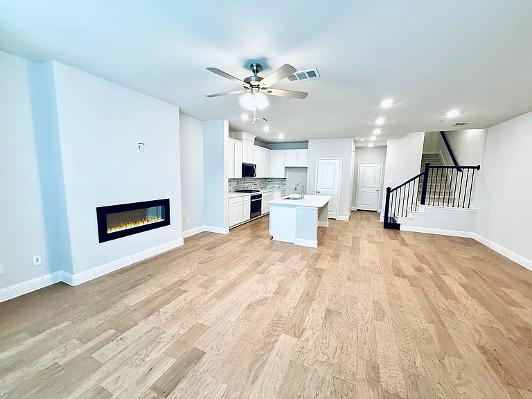 7925 Bayside Dr — Photo 5
