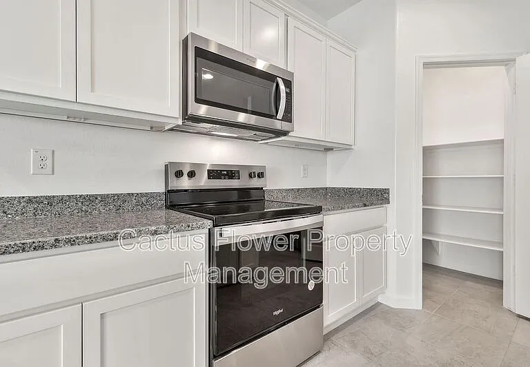 1718 W Sombra Ave — Photo 14