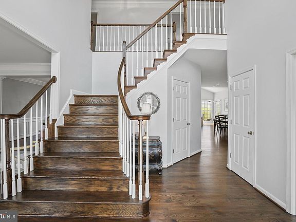 4th image of 1 Colechester Ct