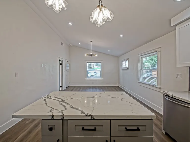 827 N Lucia Ave — Photo 10