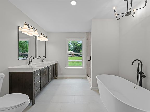 3rd image of 509 Jewel Dr