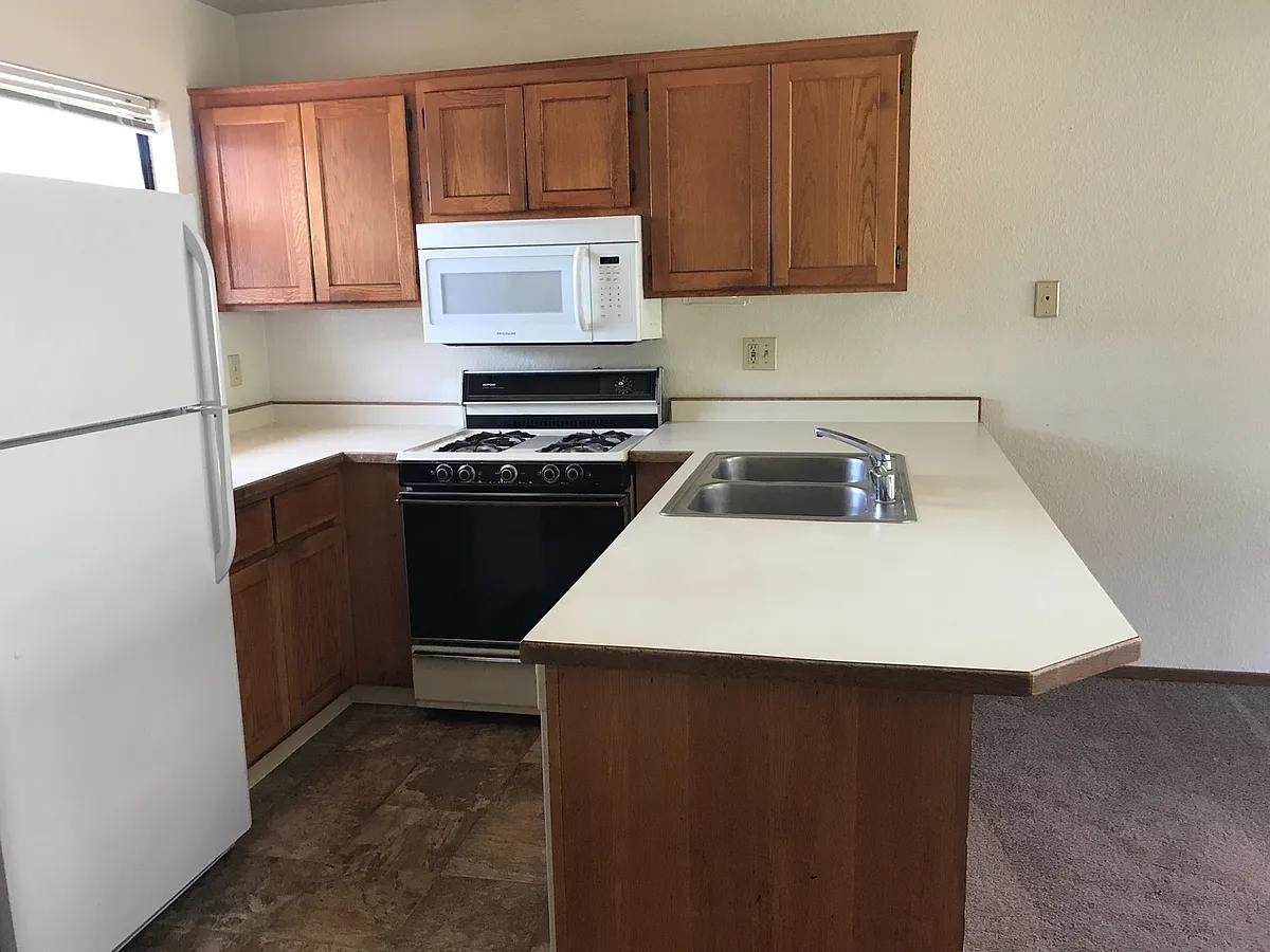 Building Photo - 800 Crescent Way