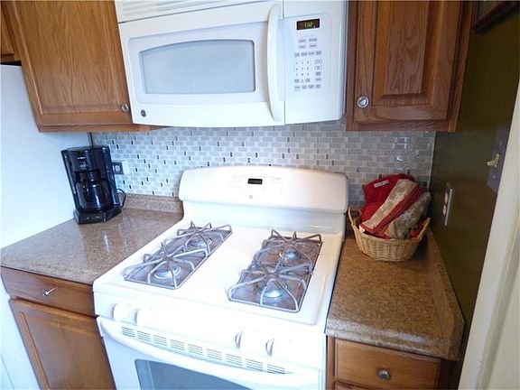 5th image of 187 Cranbrooke Dr