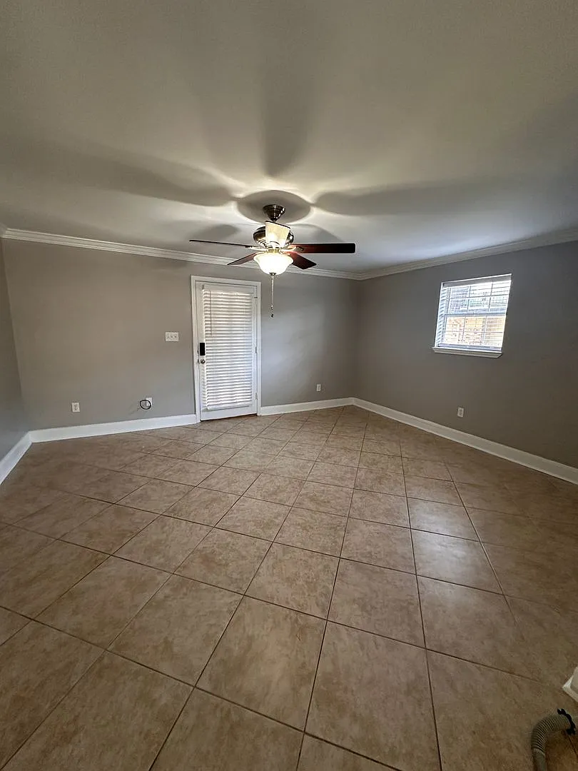 Le Bon Temps Holdings 3008 5th — Photo 2