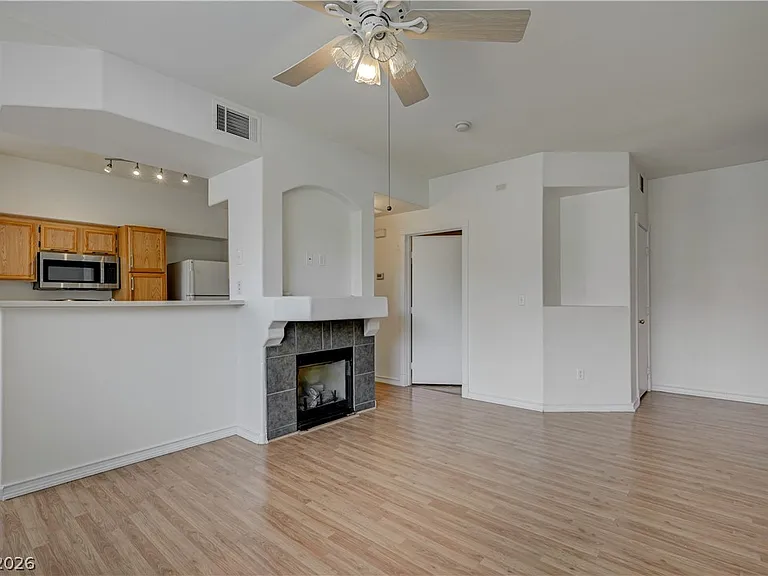 9050 W Warm Springs Rd #1113 — Photo 5
