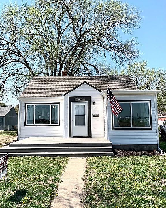 Big front porch w/ view