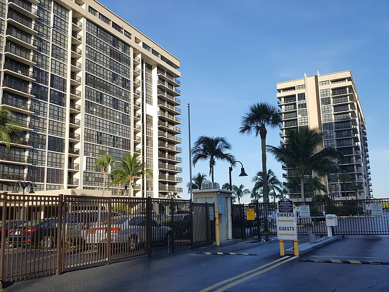 2049 S Ocean Dr #2 — Photo 10