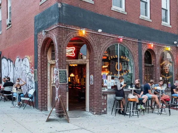 175 Kent Avenue image 34 of 39