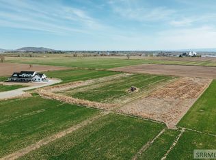 3 Country Ln, Lewisville, ID 83431