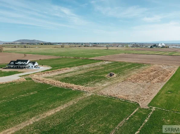 3 Country Ln, Lewisville, ID 83431