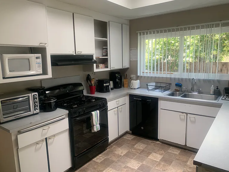 2419 Loyola Dr — Photo 14