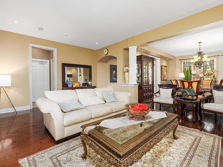 2395 Lyndhurst Dr — Photo 17