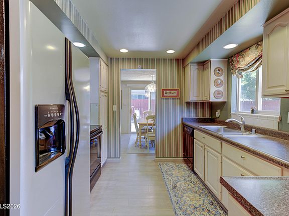 3rd image of 2885 Knight Rd
